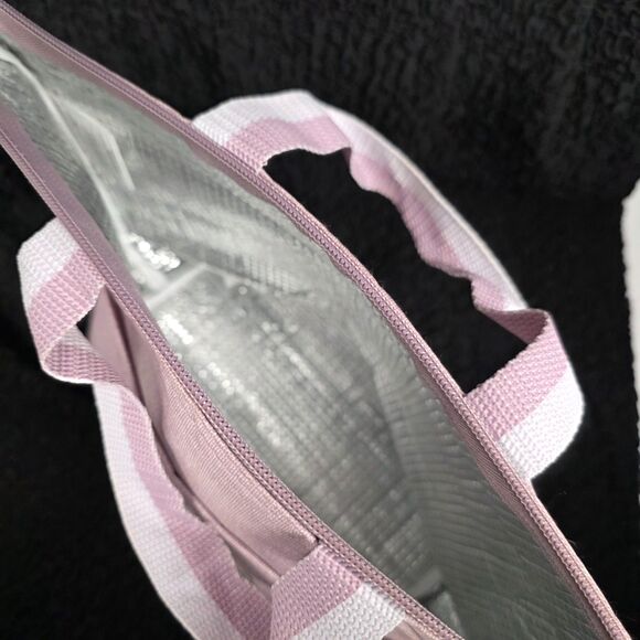 Thirty-One Embroidered Dandelion Seeds Thermal Lunch Bag - Picture 2 of 5